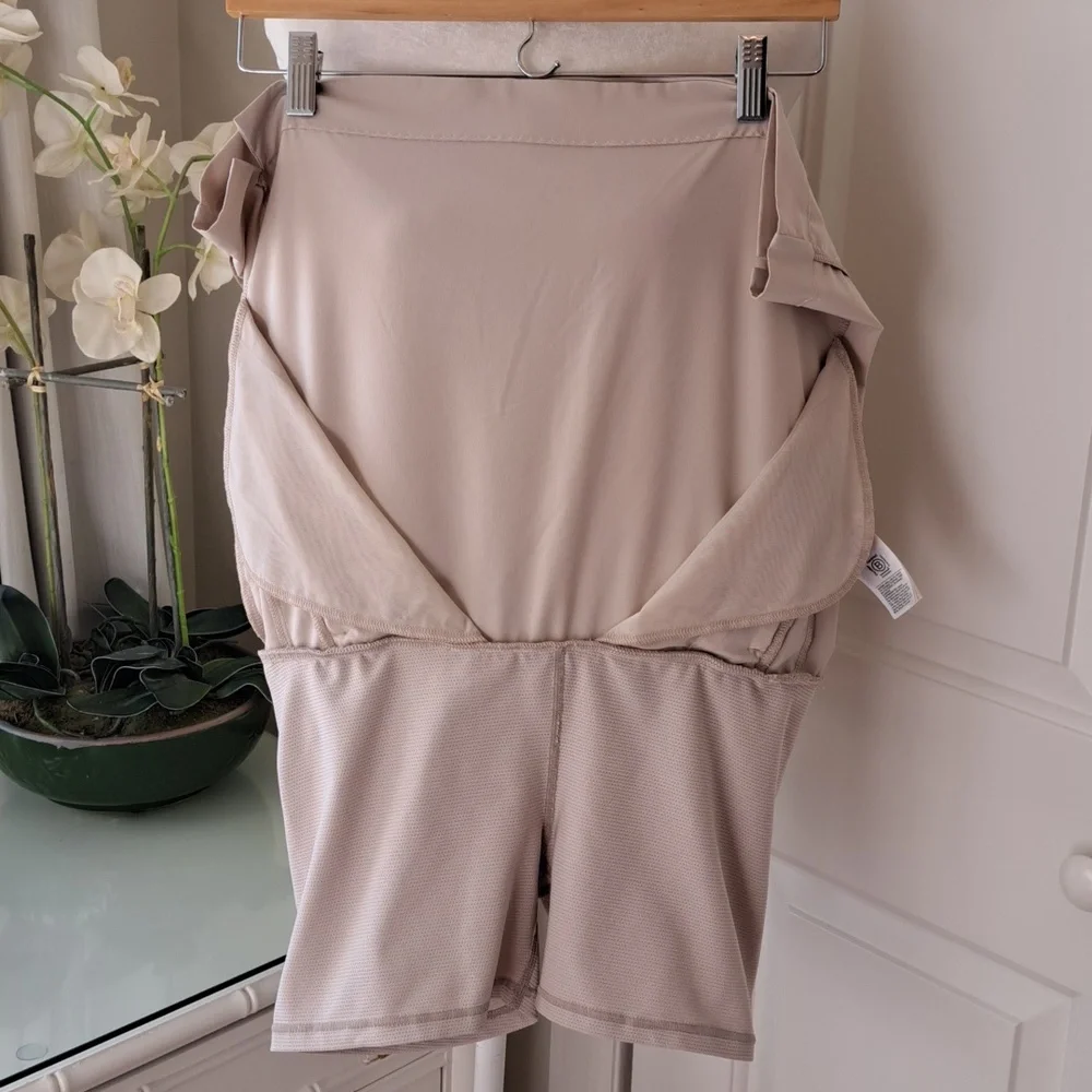 Athleta Womens Soho Athletic/Golf/Tennis/Athleisure 16.5